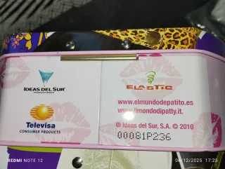 Cofre Divinas con colonia y gel purpurina