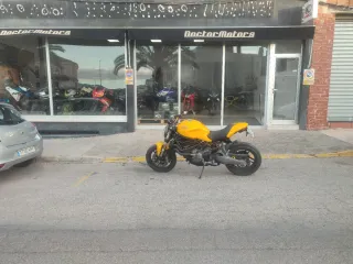 Ducati Monster 821 Amarilla