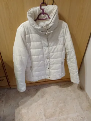 Chaqueta acolchada blanca