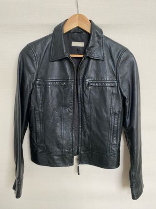 Chaqueta de piel negra