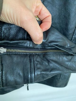 Chaqueta de piel negra