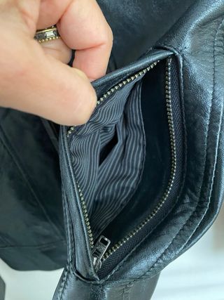 Chaqueta de piel negra