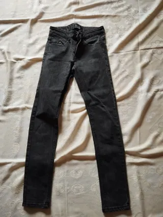 Pantalones vaqueros negros ajustados