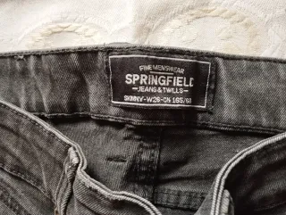 Pantalones vaqueros negros ajustados