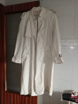 Gabardina caballero blanca