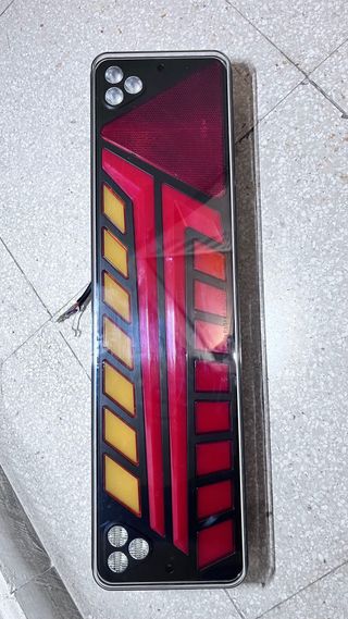 Piloto trasero izquierdo grande tamaño