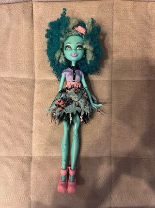 Muñeca Monster High Honey Swamp completa