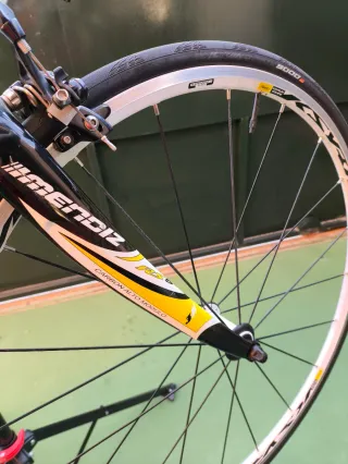 Bicicleta de carretera marca Mendiz