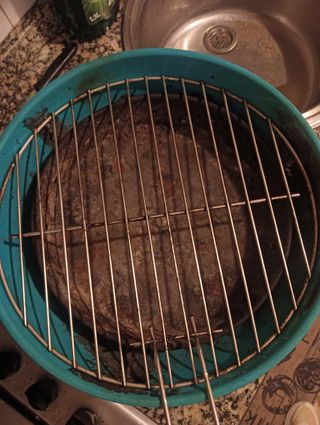 Barbacoa portátil azul y plateada