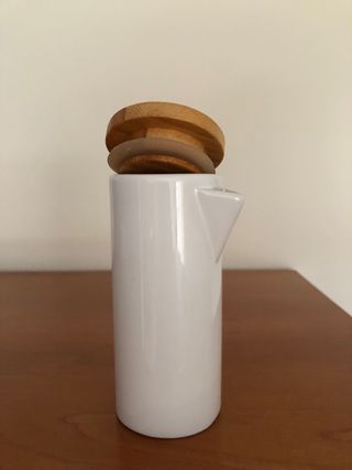 Aceitera de cerámica con tapa de bambú