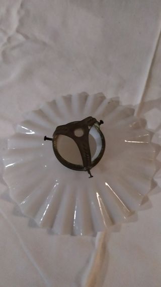 Portacandele antico in metallo opalina