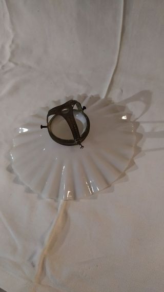 Portacandele antico in metallo opalina