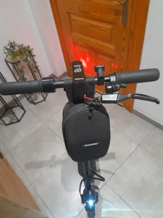 Patinete Eléctrico con Bolsa Negra
