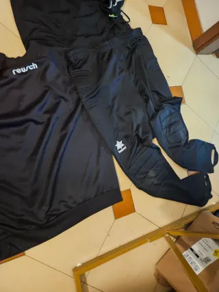 Ropa de portero: camiseta y pantalones