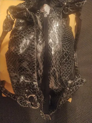 Bolso Guy larocheNegro y Plateado