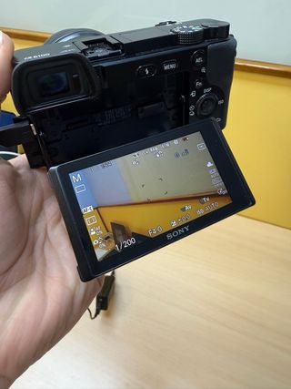 NUEVA!! Sony a6100