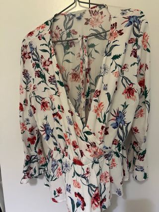 Blusa floral M y top rayas M