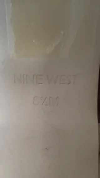 Sandalias Nine West doradas con pedrería