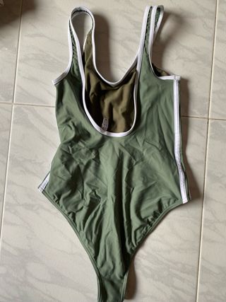 Bañador Adidas verde con rayas blancas