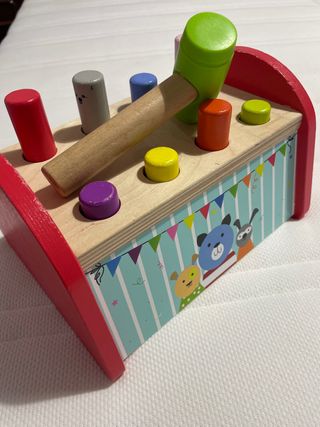Giocattoli in legno martello e tamburo