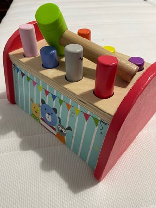 Giocattoli in legno martello e tamburo