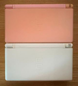 Lote de 2 Consolas Nintendo DS Lite con 1 cargador