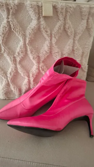Botines rosa tacón punta fina
