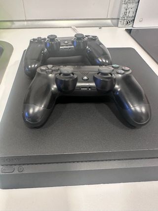 PS4 (PlayStation 4) Slim Nera + 2 Manette