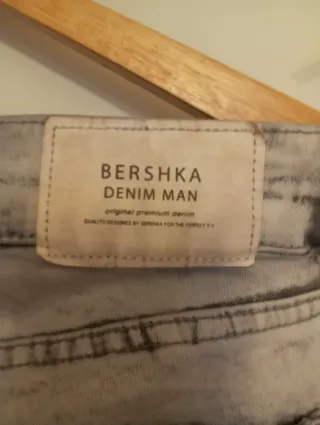 Vaqueros Bershka hombre grises
