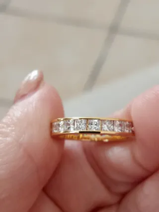 Anello oro con zirconi quadrati