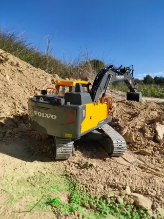 Excavadora RC Volvo EC160 Metal Doble