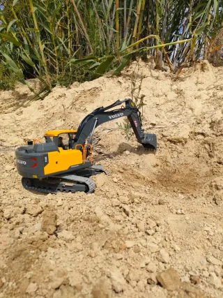 Excavadora RC Volvo EC160 Metal Doble