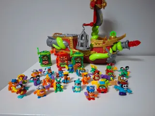 Barco Kraken y Figuras Piratix