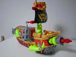 Barco Kraken y Figuras Piratix