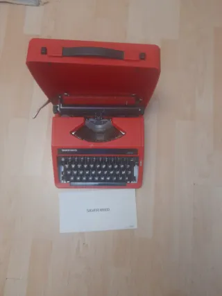 Máquina de escribir Silver Reed SR10 Roja