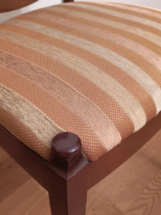 Pareja de sillas de madera maciza y mimbre