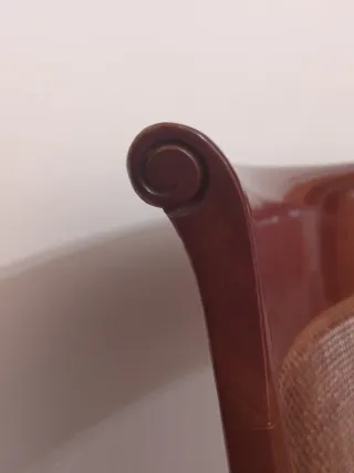 Pareja de sillas de madera maciza y mimbre