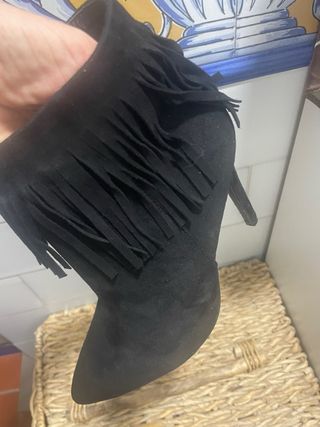 Botín flecos negro talla 39