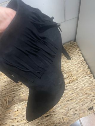 Botín flecos negro talla 39
