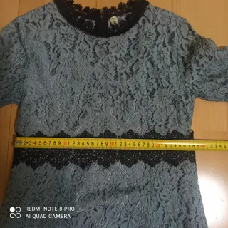 Vestido de fiesta de blonda.