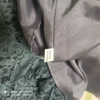 Vestido de fiesta de blonda.