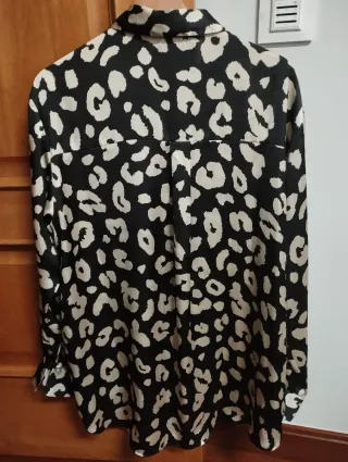 Camisa Zara Estampado Animal Negro y Beige