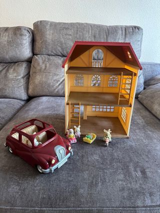 Casa Sylvanian Families con muñecos