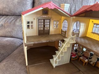 Casa Sylvanian Families con muñecos