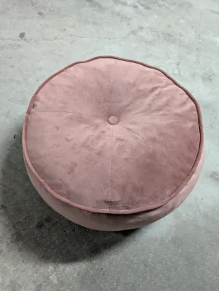 Puff redondo rosa de terciopelo