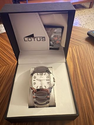 Reloj Lotus Plata y Blanco