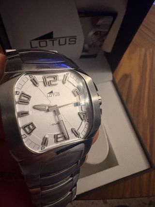 Reloj Lotus Plata y Blanco