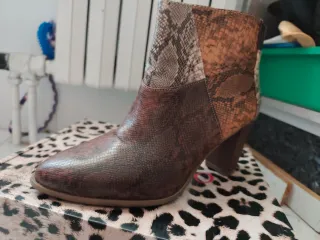 Botines efecto piel serpiente