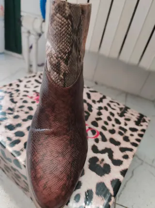 Botines efecto piel serpiente