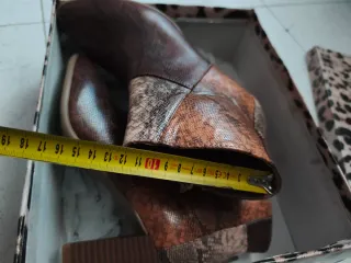 Botines efecto piel serpiente